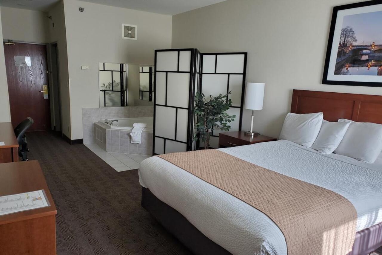 Days Inn By Wyndham Ottawa Airport Εξωτερικό φωτογραφία