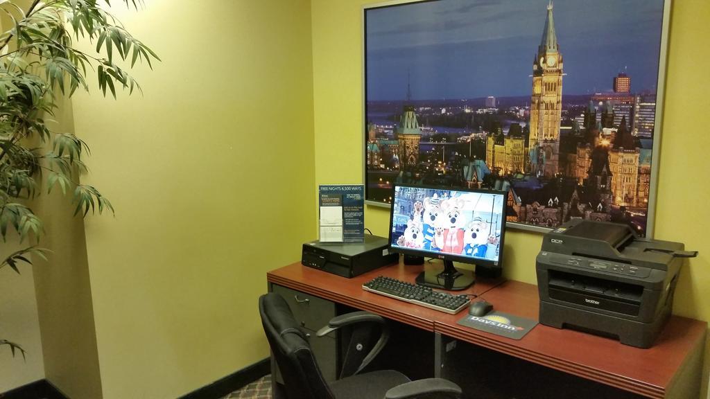 Days Inn By Wyndham Ottawa Airport Εξωτερικό φωτογραφία