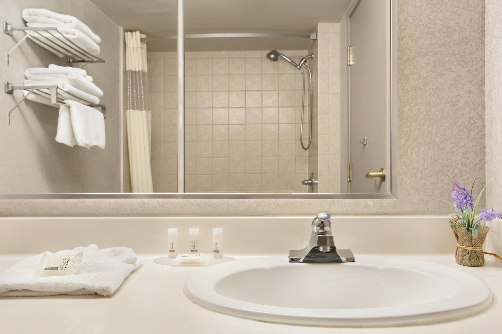 Days Inn By Wyndham Ottawa Airport Εξωτερικό φωτογραφία
