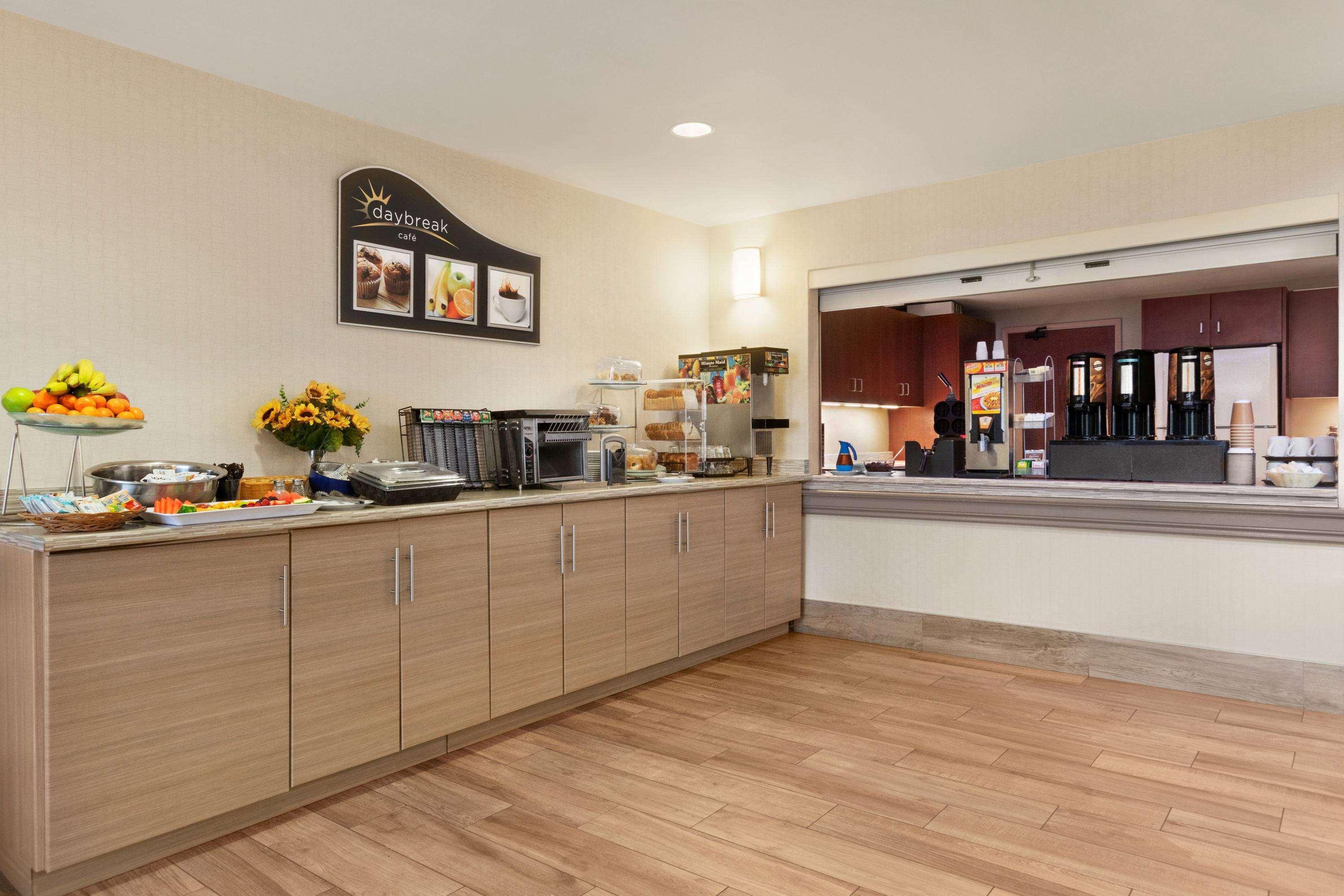 Days Inn By Wyndham Ottawa Airport Εξωτερικό φωτογραφία