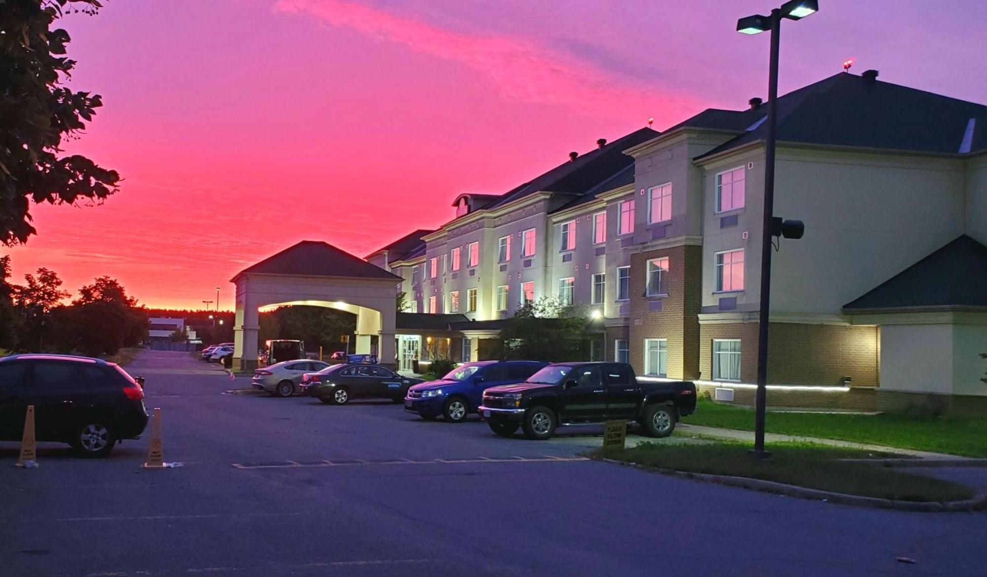 Days Inn By Wyndham Ottawa Airport Εξωτερικό φωτογραφία