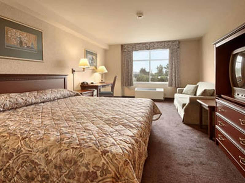 Days Inn By Wyndham Ottawa Airport Εξωτερικό φωτογραφία